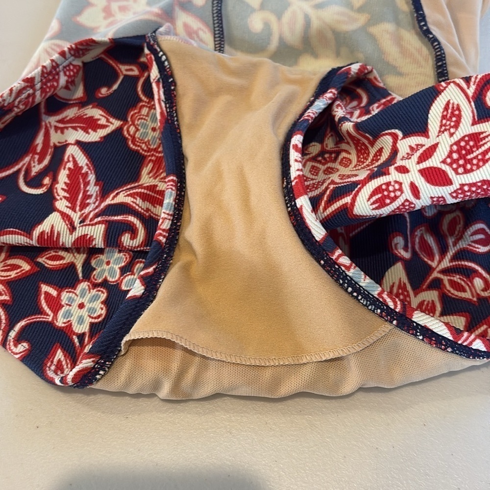 Land’s End - women’s one piece bathing suit.  Size 6.  Blue floral. - Picture 8 of 15